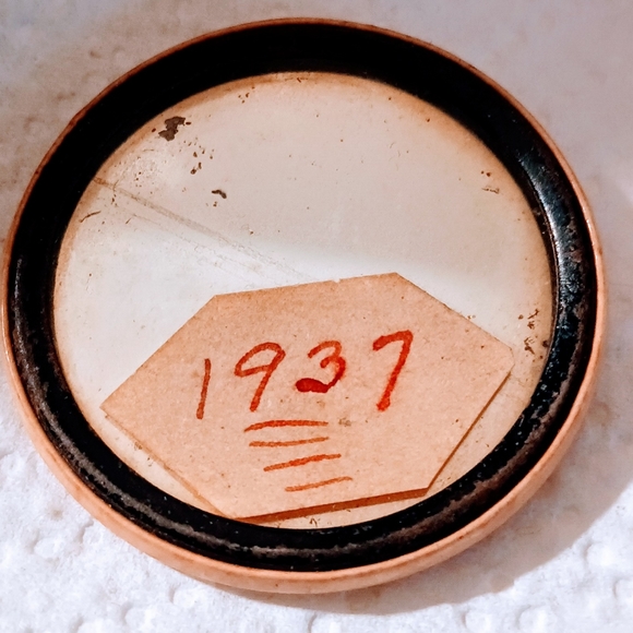 Vintage 1937 Shirley Temple Mirror button in beige and brown - Picture 4 of 4
